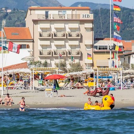 Hotel Biagi & Residence Лидо Ди Камайоре Екстериор снимка