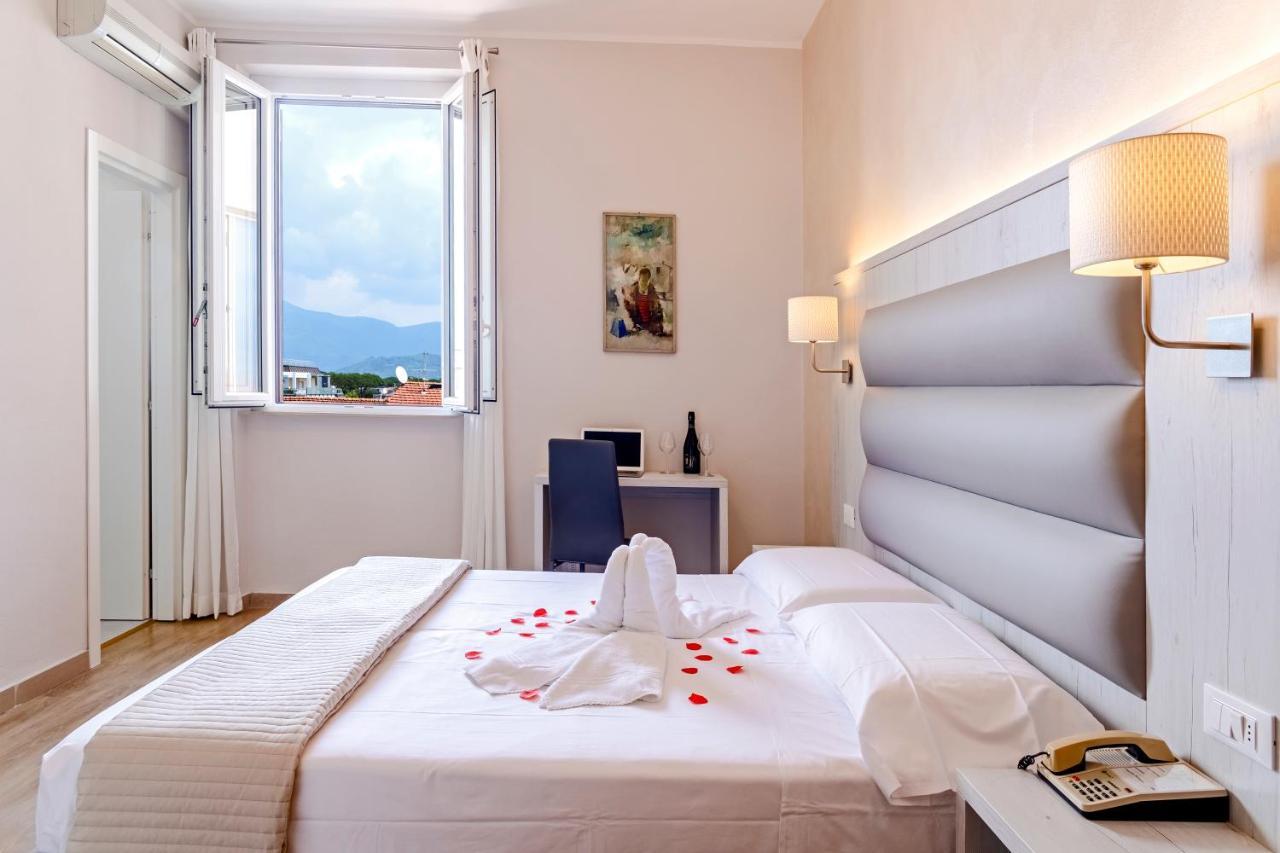 Hotel Biagi & Residence Лидо Ди Камайоре Екстериор снимка