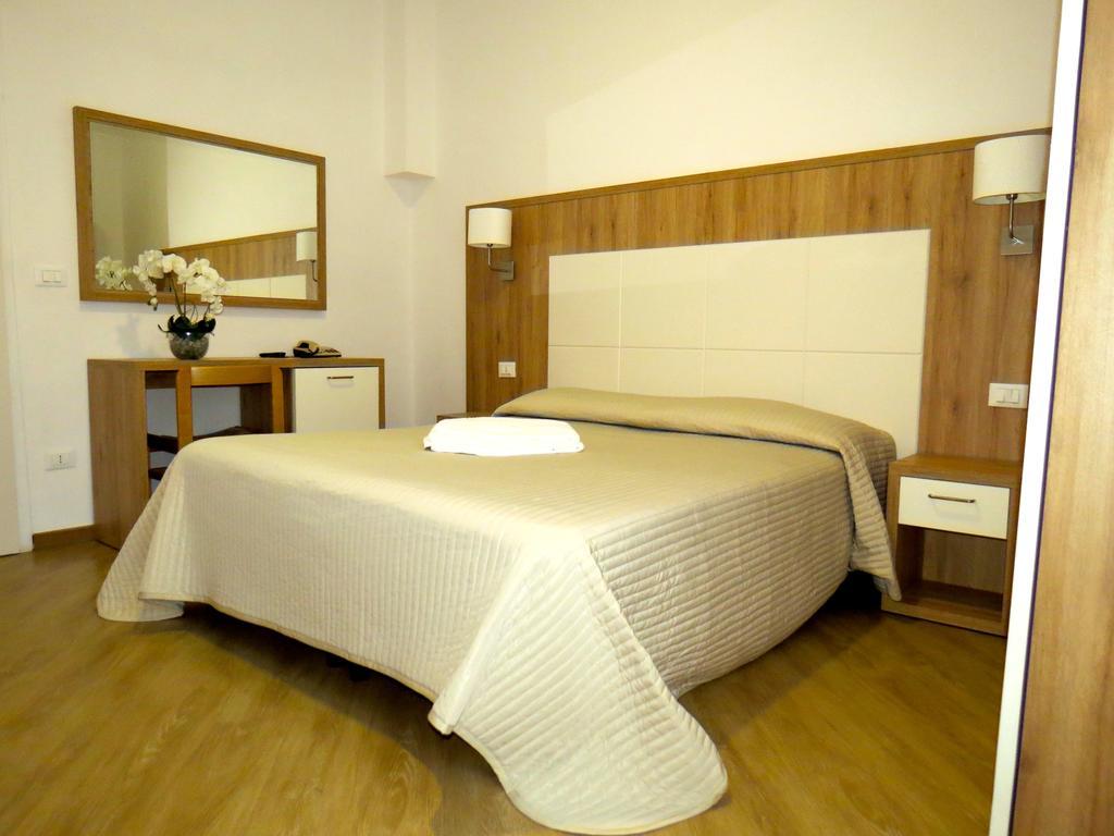Hotel Biagi & Residence Лидо Ди Камайоре Стая снимка