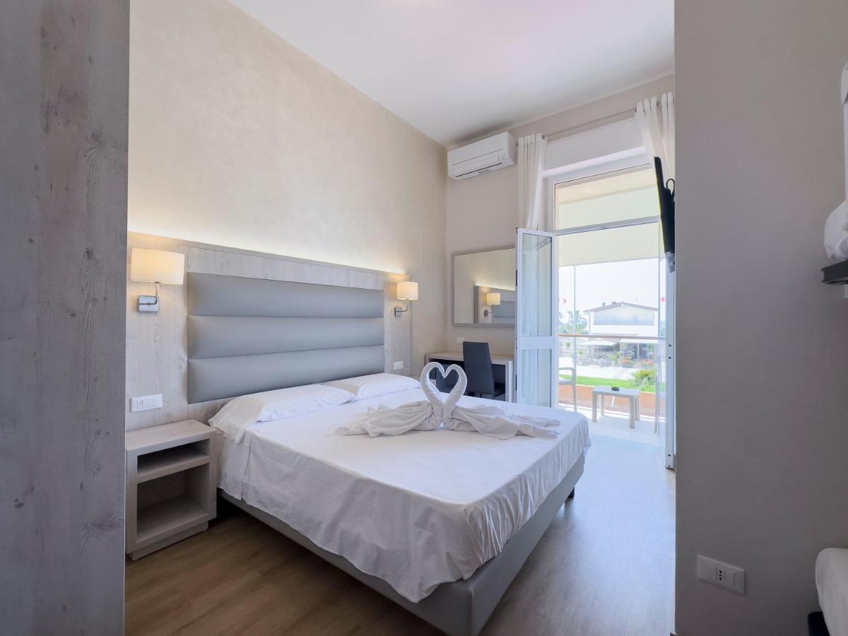 Hotel Biagi & Residence Лидо Ди Камайоре Екстериор снимка