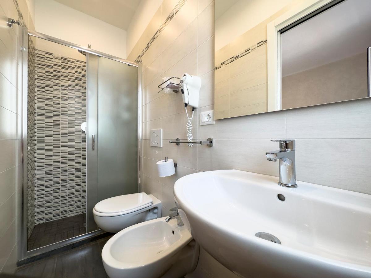 Hotel Biagi & Residence Лидо Ди Камайоре Екстериор снимка