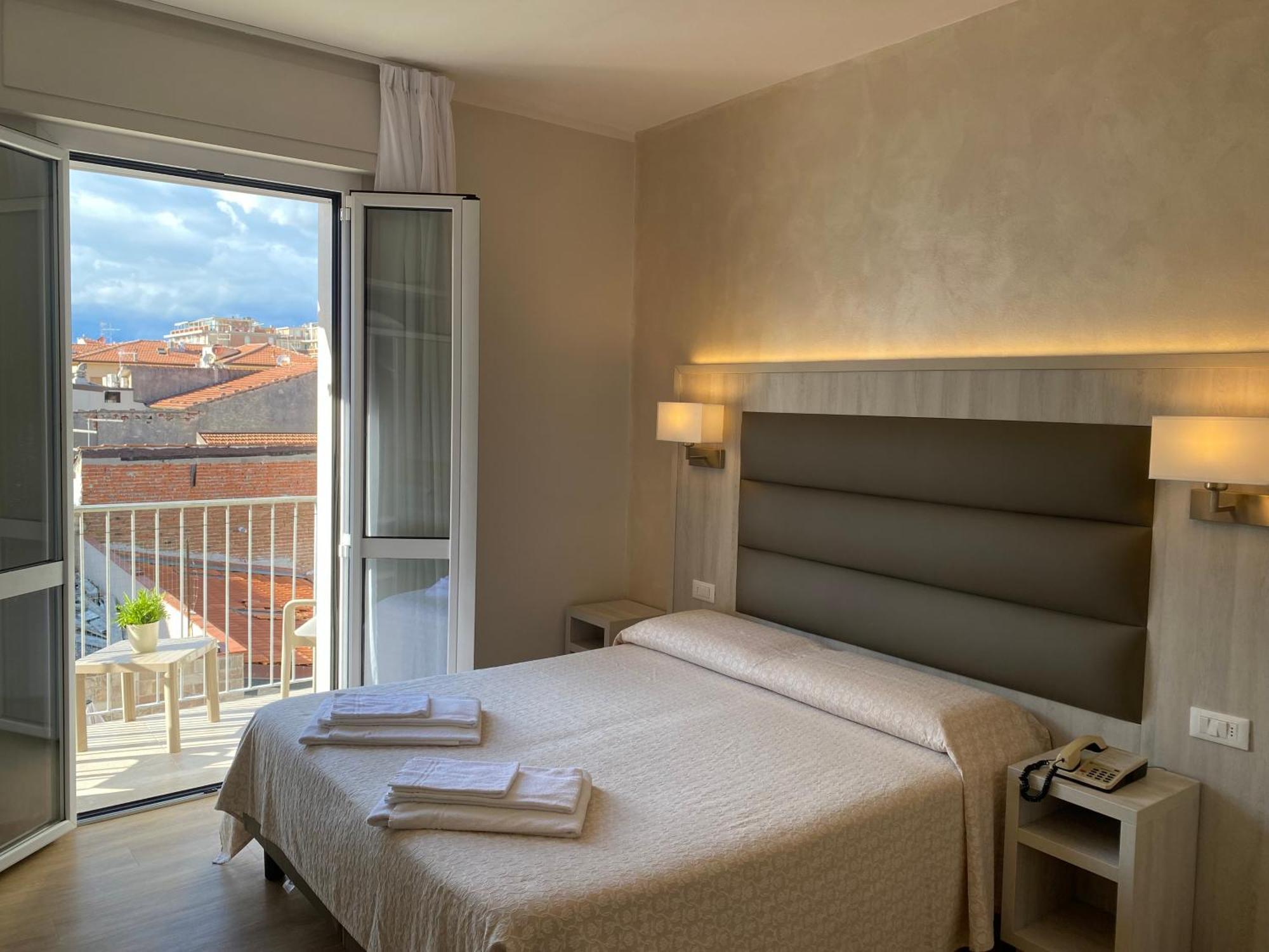 Hotel Biagi & Residence Лидо Ди Камайоре Екстериор снимка