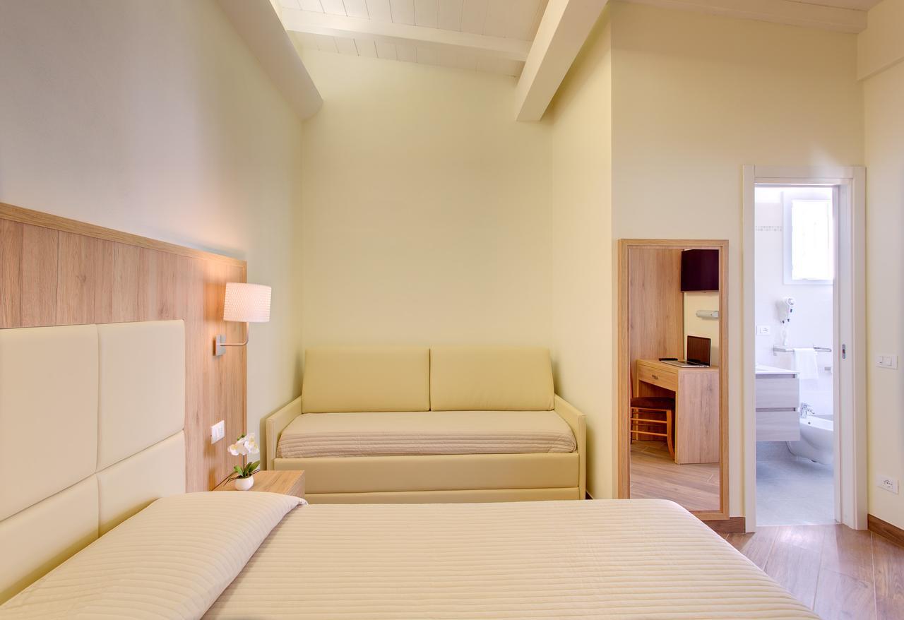 Hotel Biagi & Residence Лидо Ди Камайоре Екстериор снимка