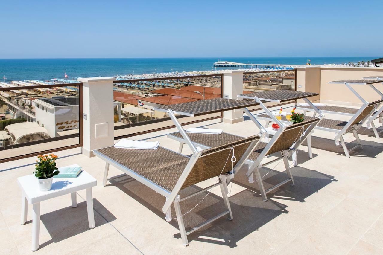 Hotel Biagi & Residence Лидо Ди Камайоре Екстериор снимка