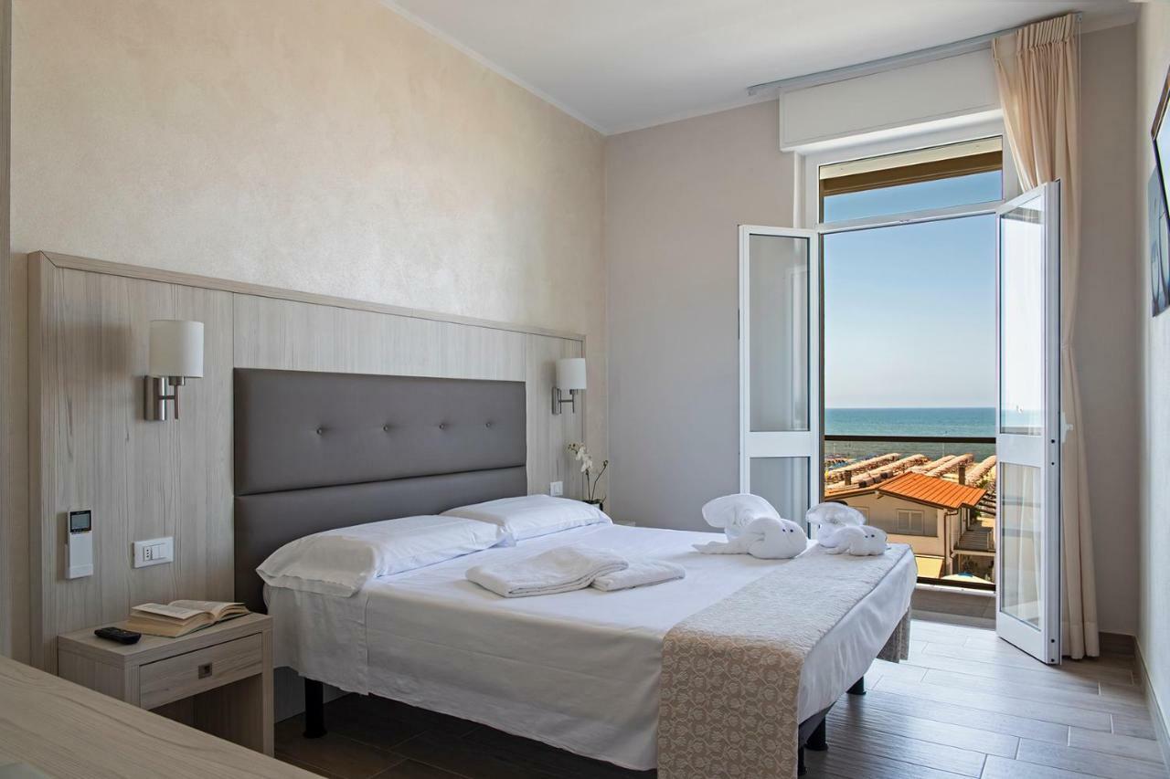 Hotel Biagi & Residence Лидо Ди Камайоре Екстериор снимка