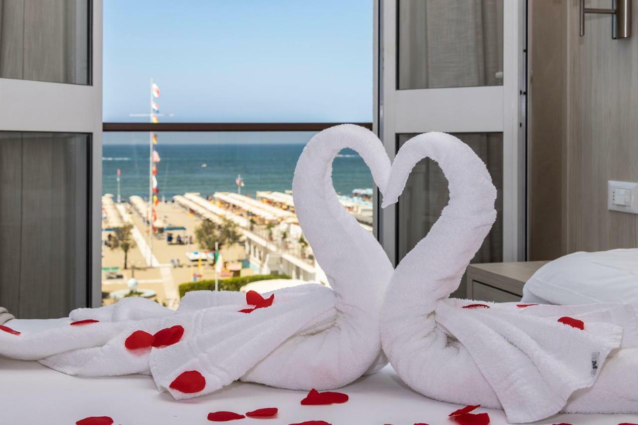 Hotel Biagi & Residence Лидо Ди Камайоре Екстериор снимка