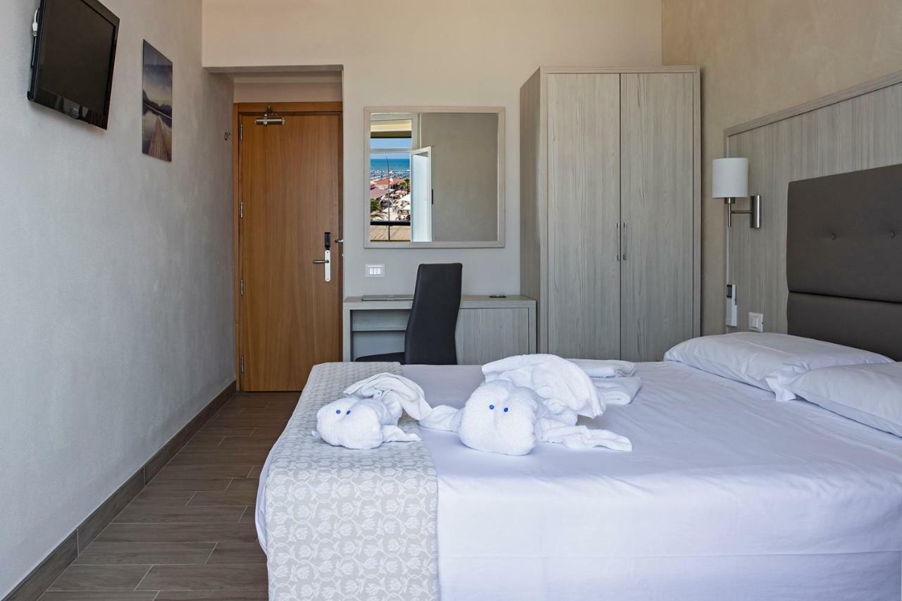 Hotel Biagi & Residence Лидо Ди Камайоре Екстериор снимка
